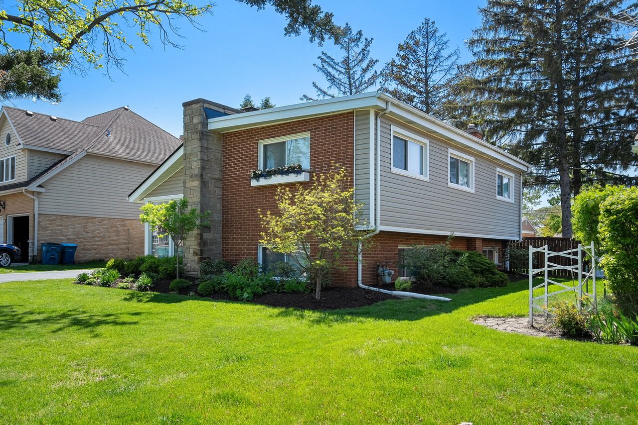 411 E Huntington Ln #NA - Photo 3 of 13