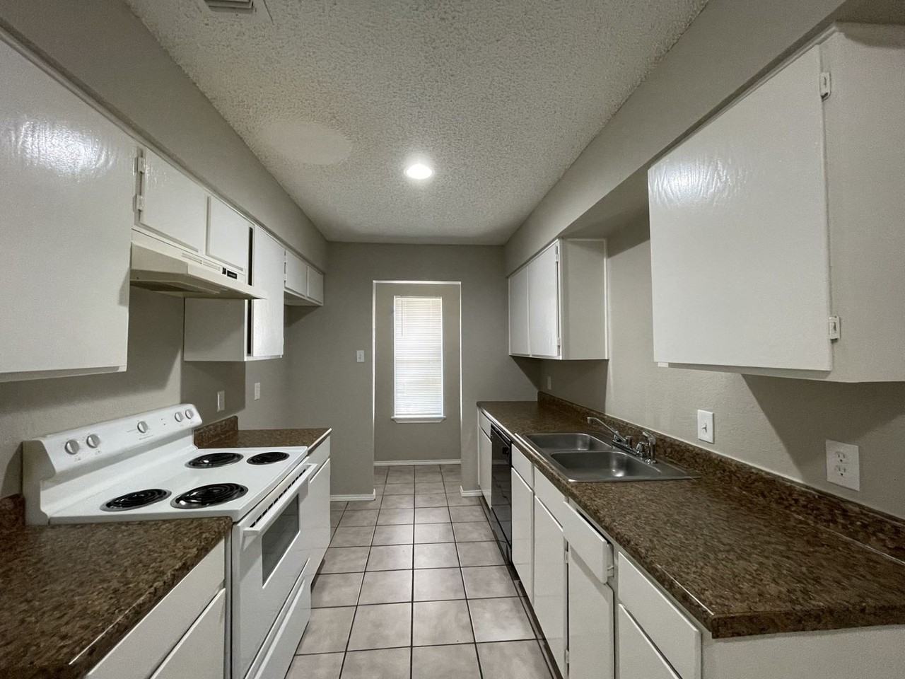 2509 Esquire Dr - Photo 3 of 7