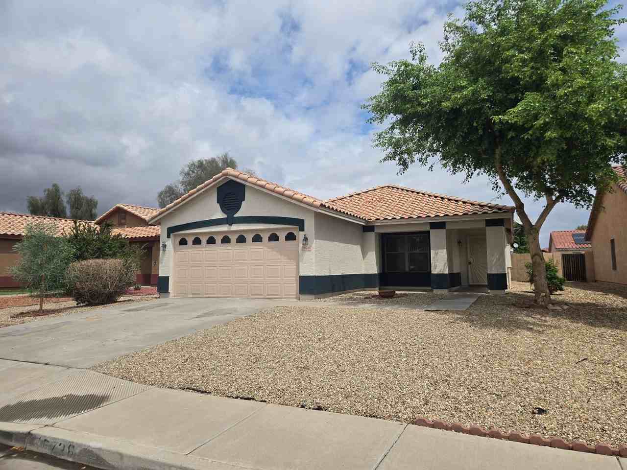 15736 W Crocus Dr - Photo 3 of 45