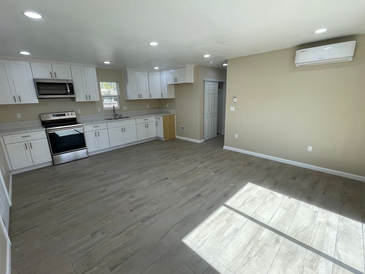 5805 Bee Jay St - Photo 2 of 7