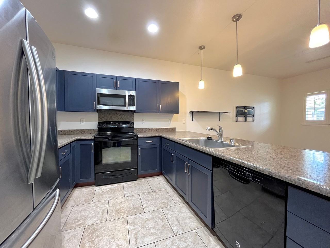 431 Manawai St #506 - Photo 4 of 18