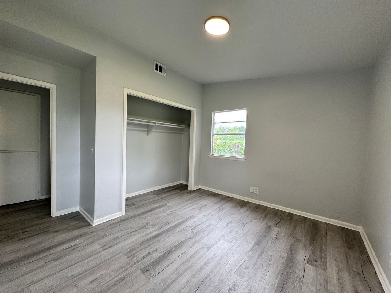 244 E 54th St - Photo 2 of 8