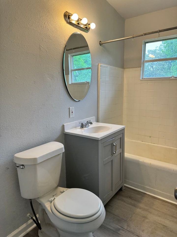 244 E 54th St - Photo 4 of 8