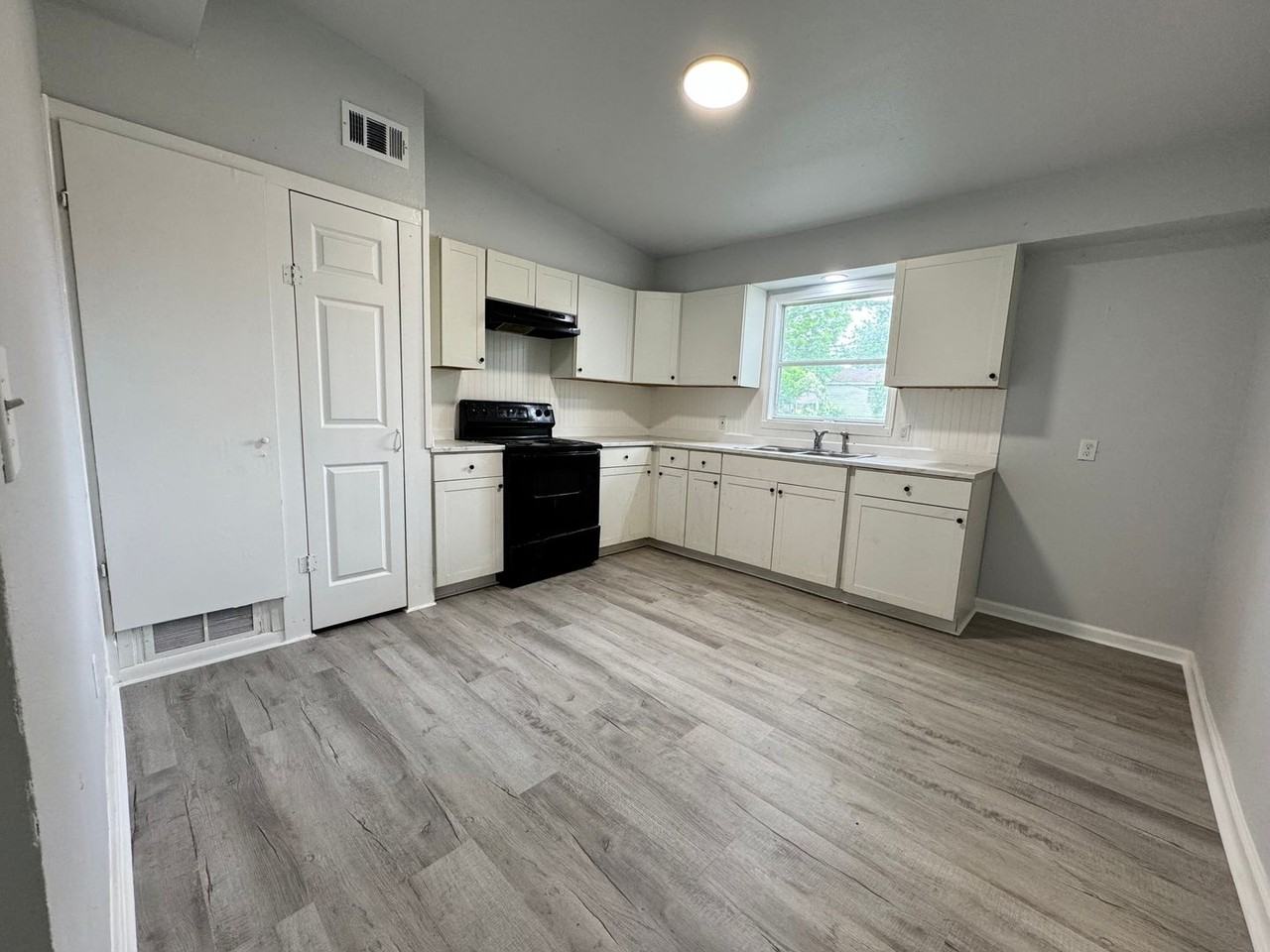 244 E 54th St - Photo 6 of 8