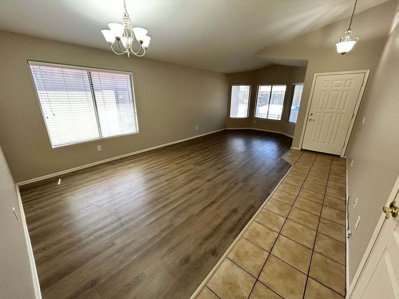 16730 W Taylor St - Photo 3 of 26