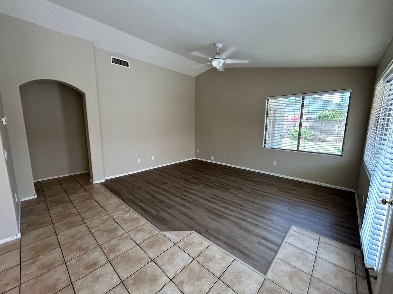 16730 W Taylor St - Photo 6 of 26