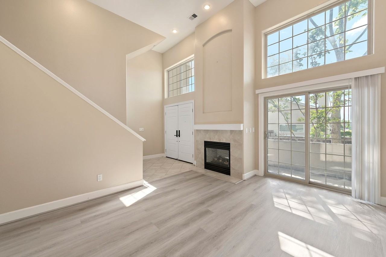 562 Lambert Ter - Photo 4 of 28