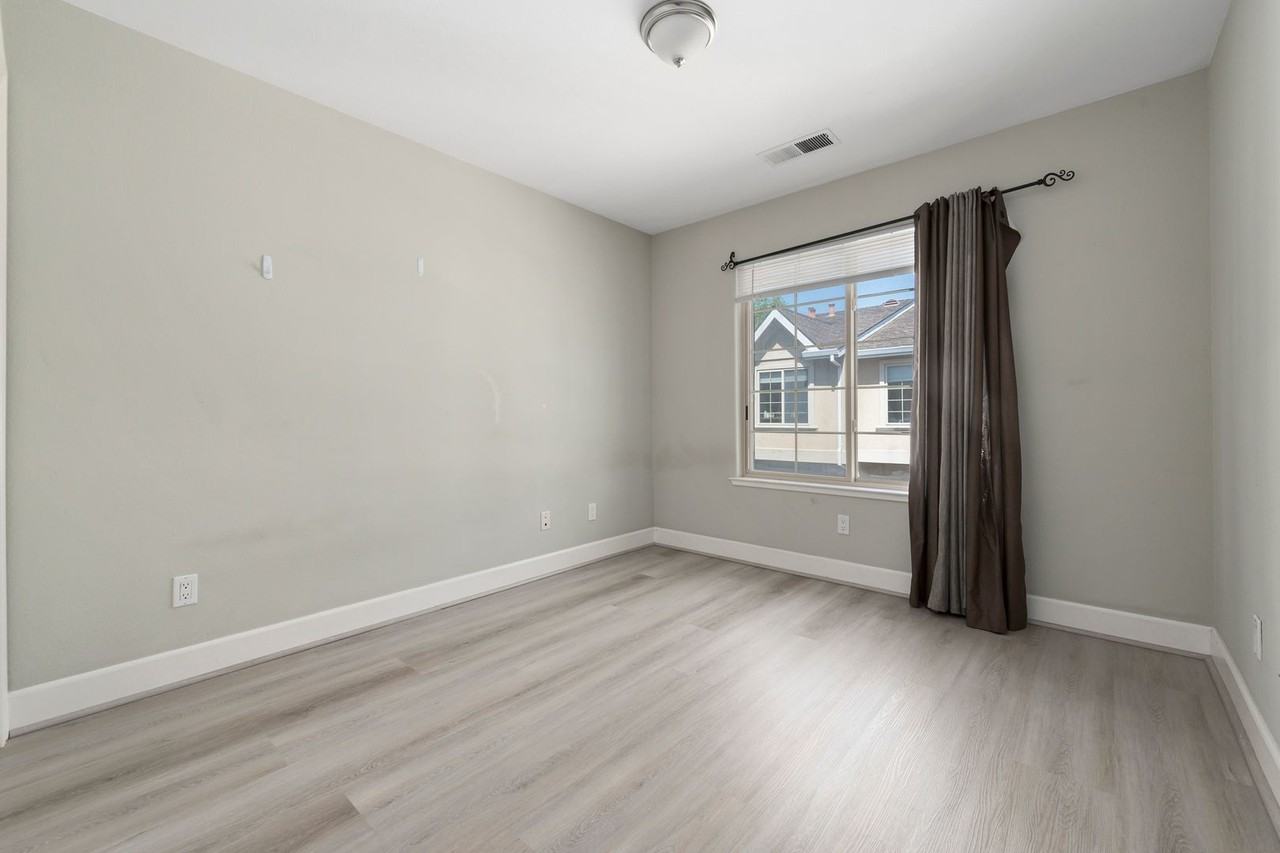 562 Lambert Ter - Photo 5 of 28