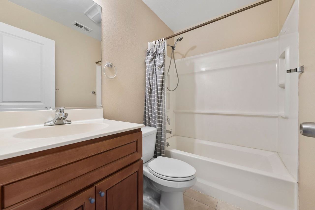 562 Lambert Ter - Photo 7 of 28