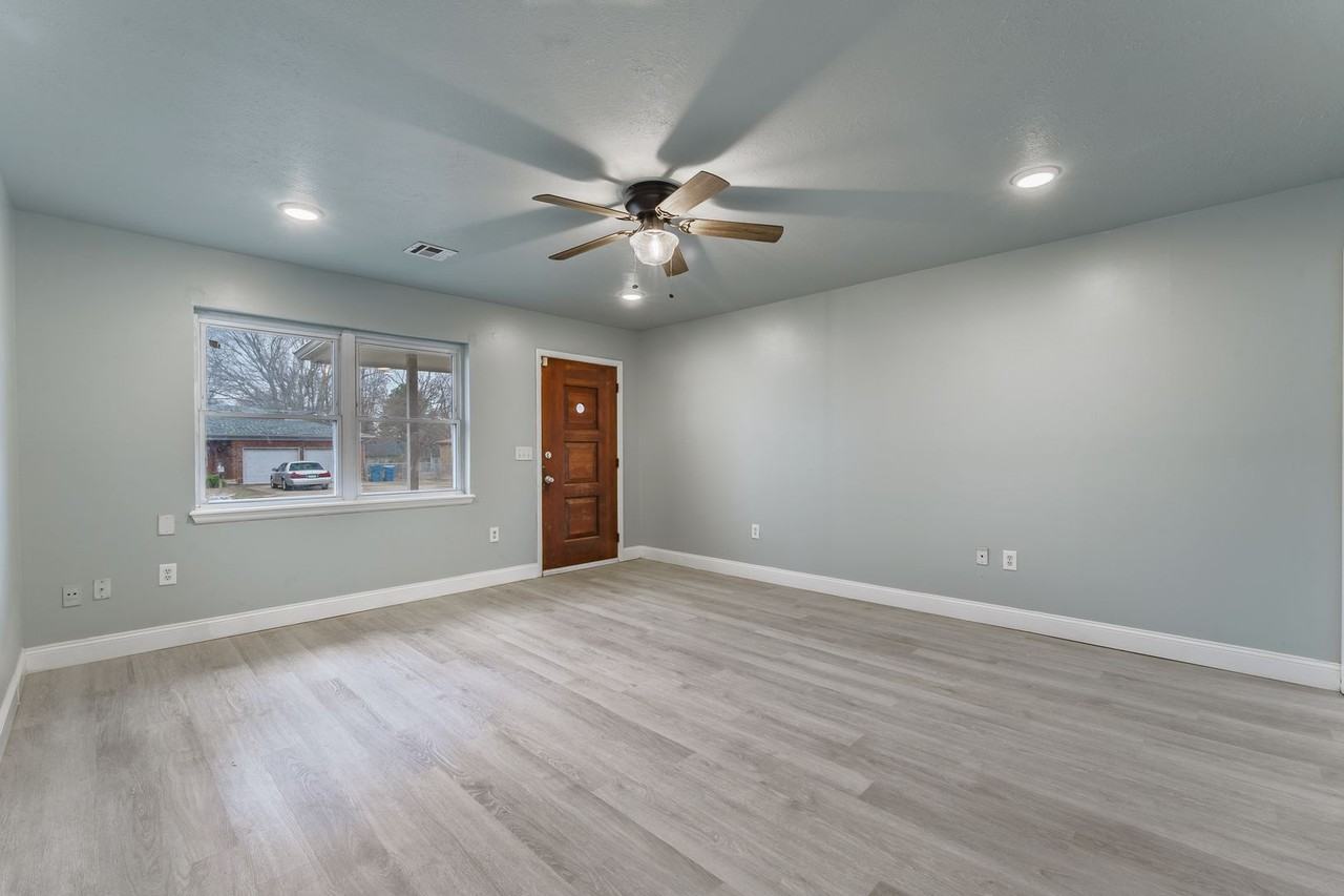 2201 Se 15th St - Photo 2 of 22