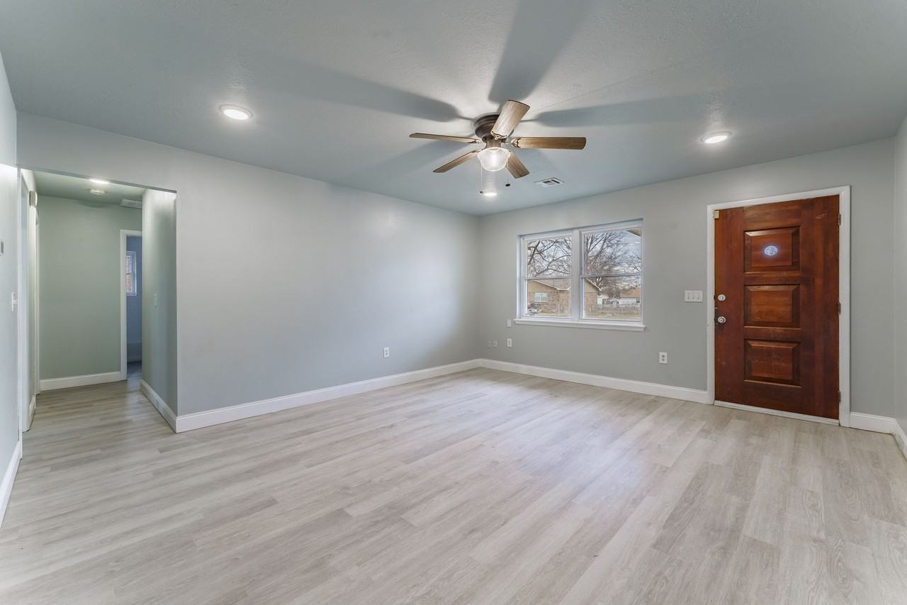 2201 Se 15th St - Photo 3 of 22