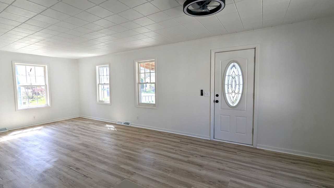 1874 Manor Dr - Photo 2 of 13