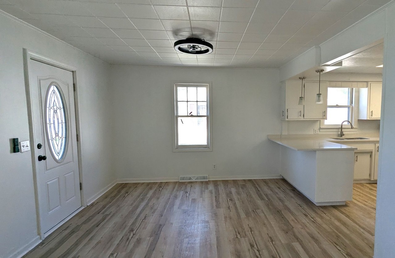 1874 Manor Dr - Photo 3 of 13