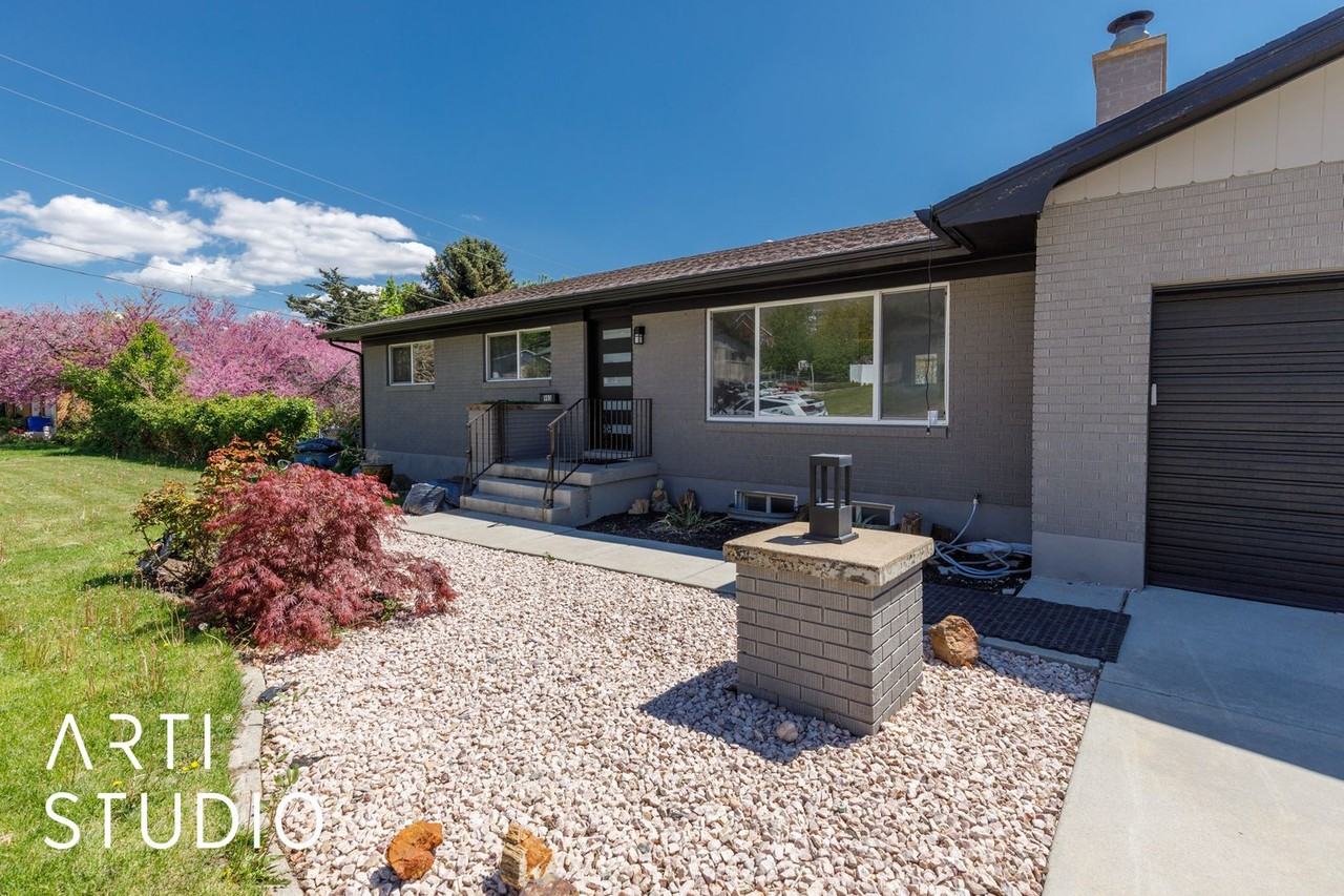 983 Westwood Dr - Photo 2 of 37