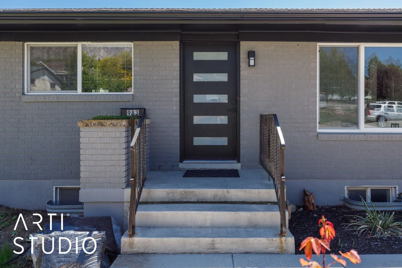 983 Westwood Dr - Photo 3 of 37