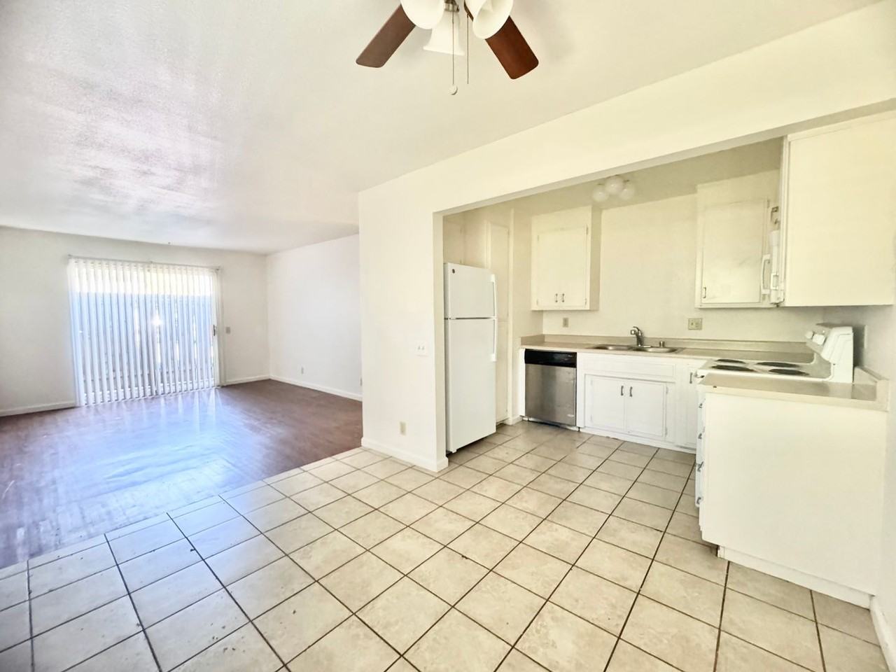 1154 Magnolia Ave - Photo 4 of 13