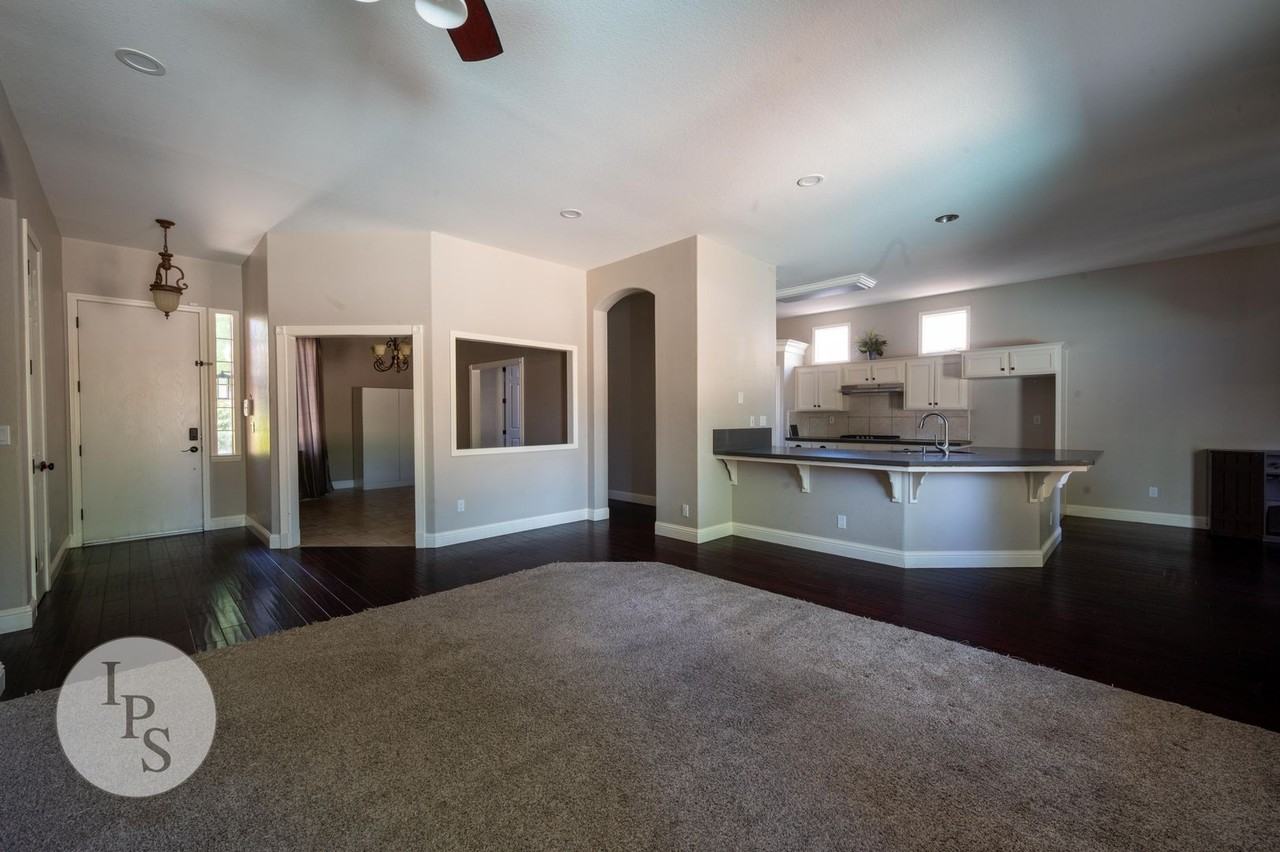 2389 Prescott Ave - Photo 7 of 33