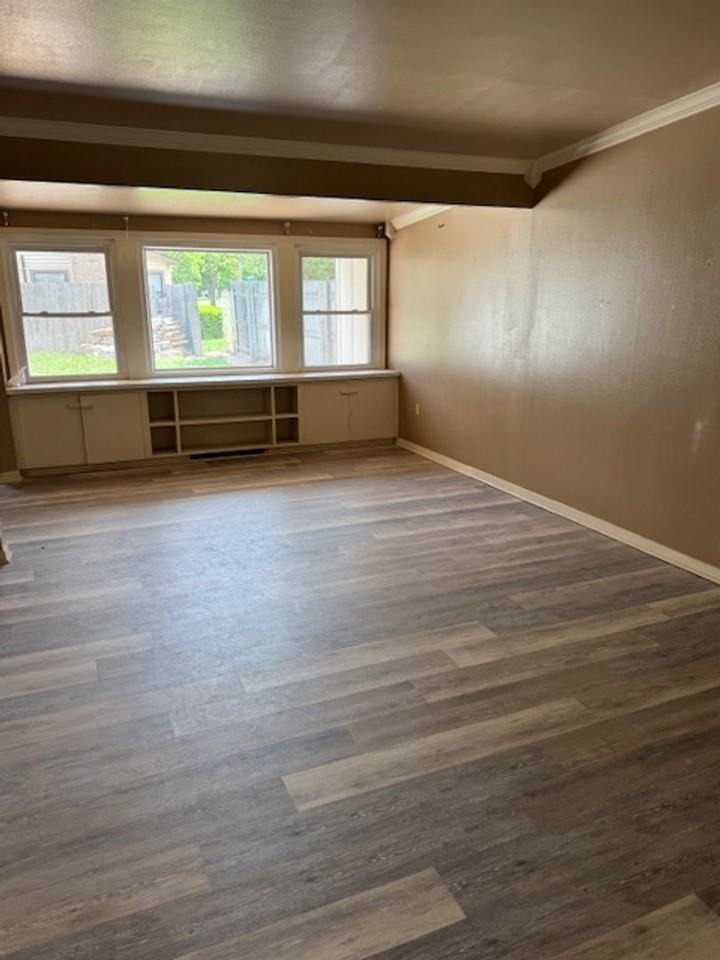 1057 Westridge Dr - Photo 3 of 26