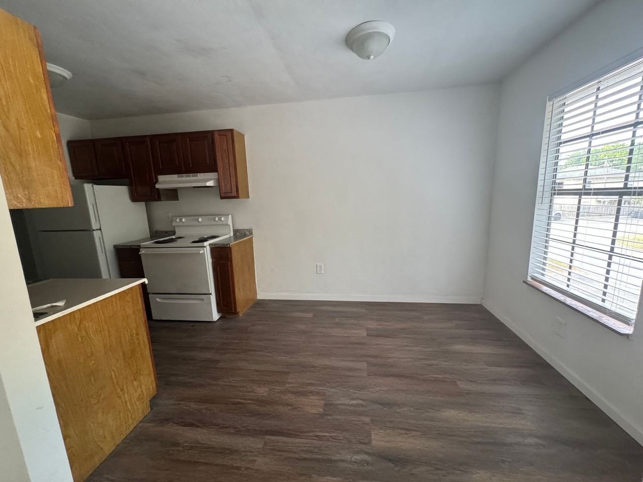 3120 Sw 26th Ter - Photo 3 of 16