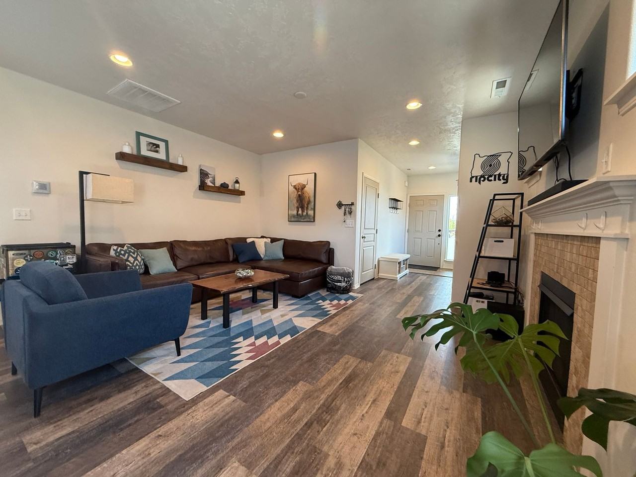 894 Nw 24th Way - Photo 3 of 21