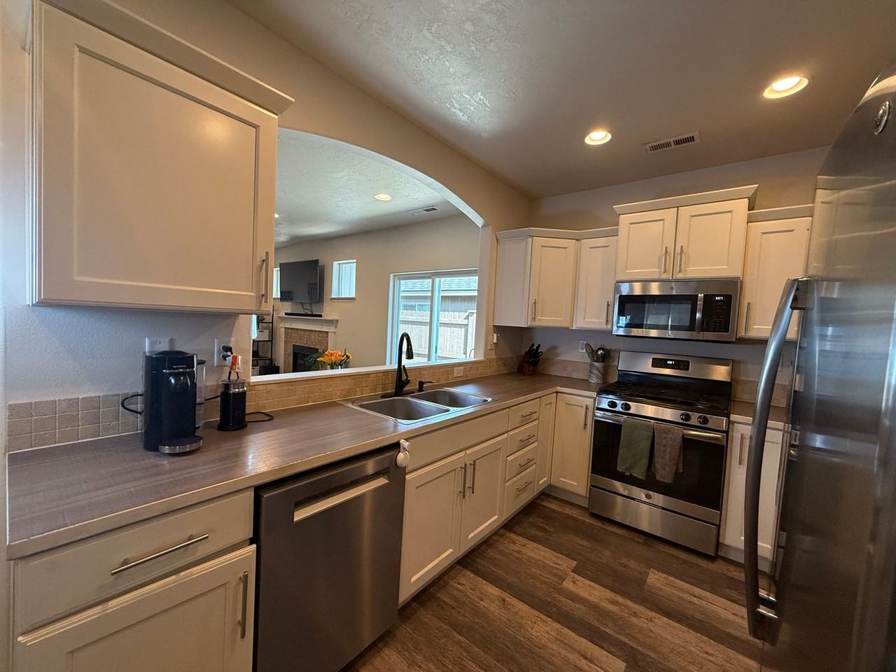 894 Nw 24th Way - Photo 6 of 21