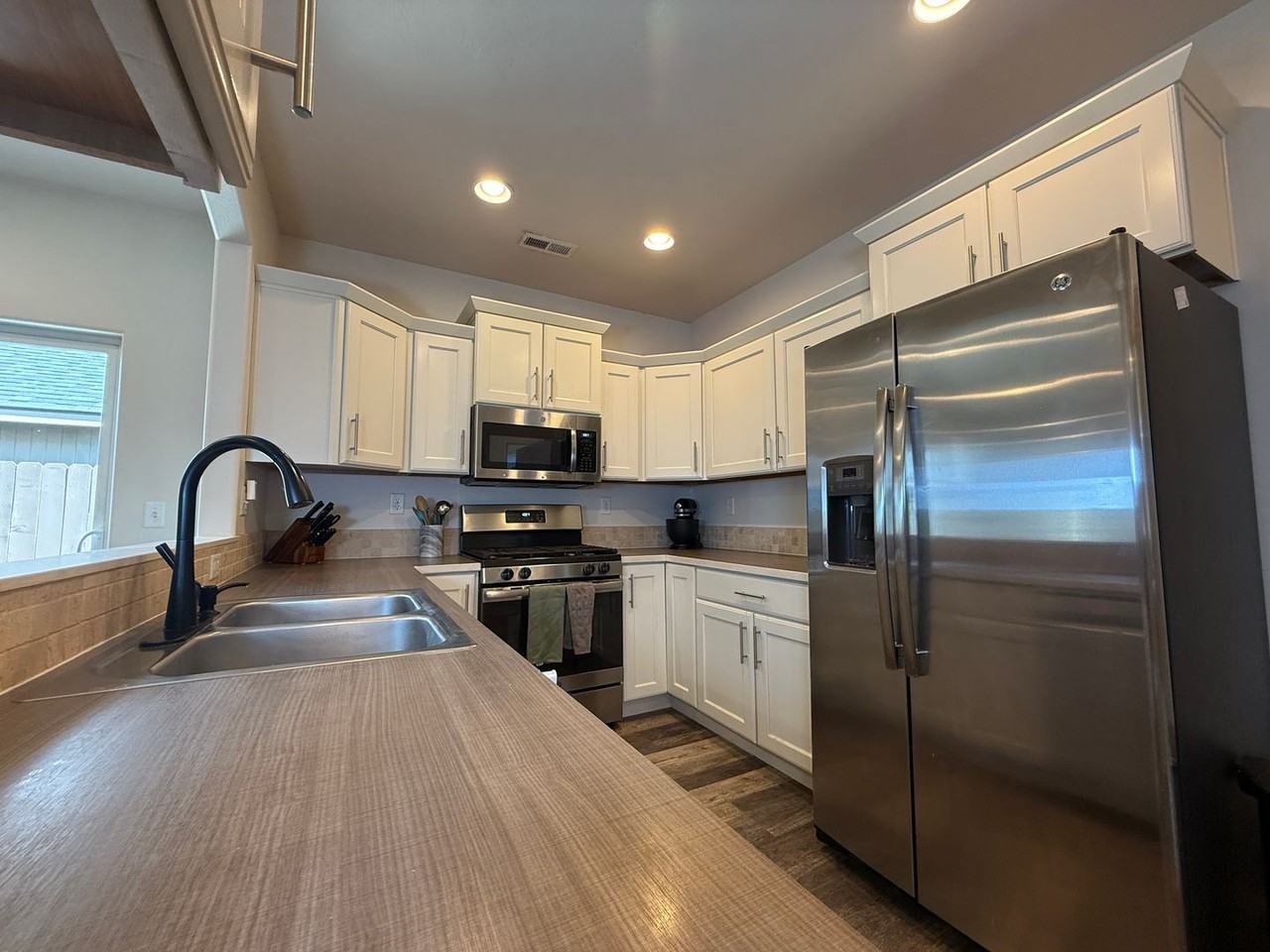 894 Nw 24th Way - Photo 7 of 21