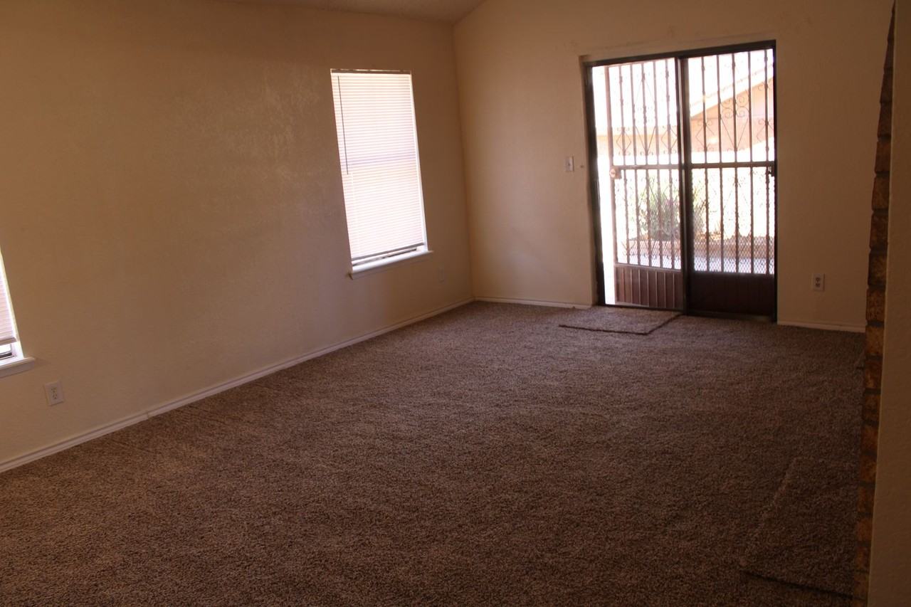 11736 Trey Burton Dr - Photo 2 of 22