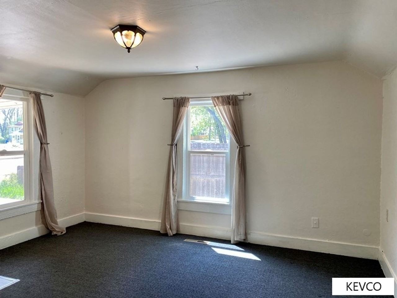 307 N Loomis Ave - Photo 3 of 24