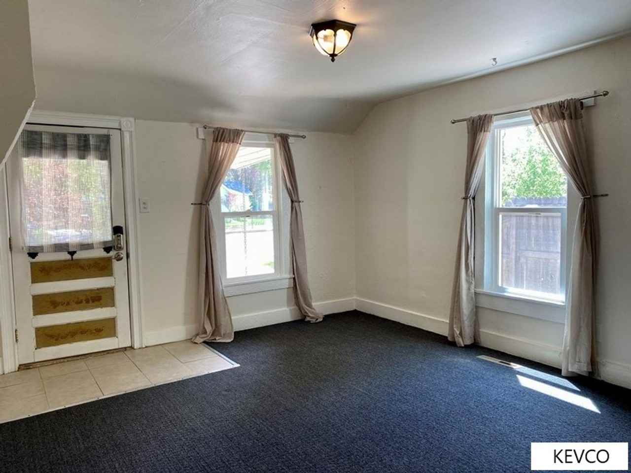 307 N Loomis Ave - Photo 4 of 24