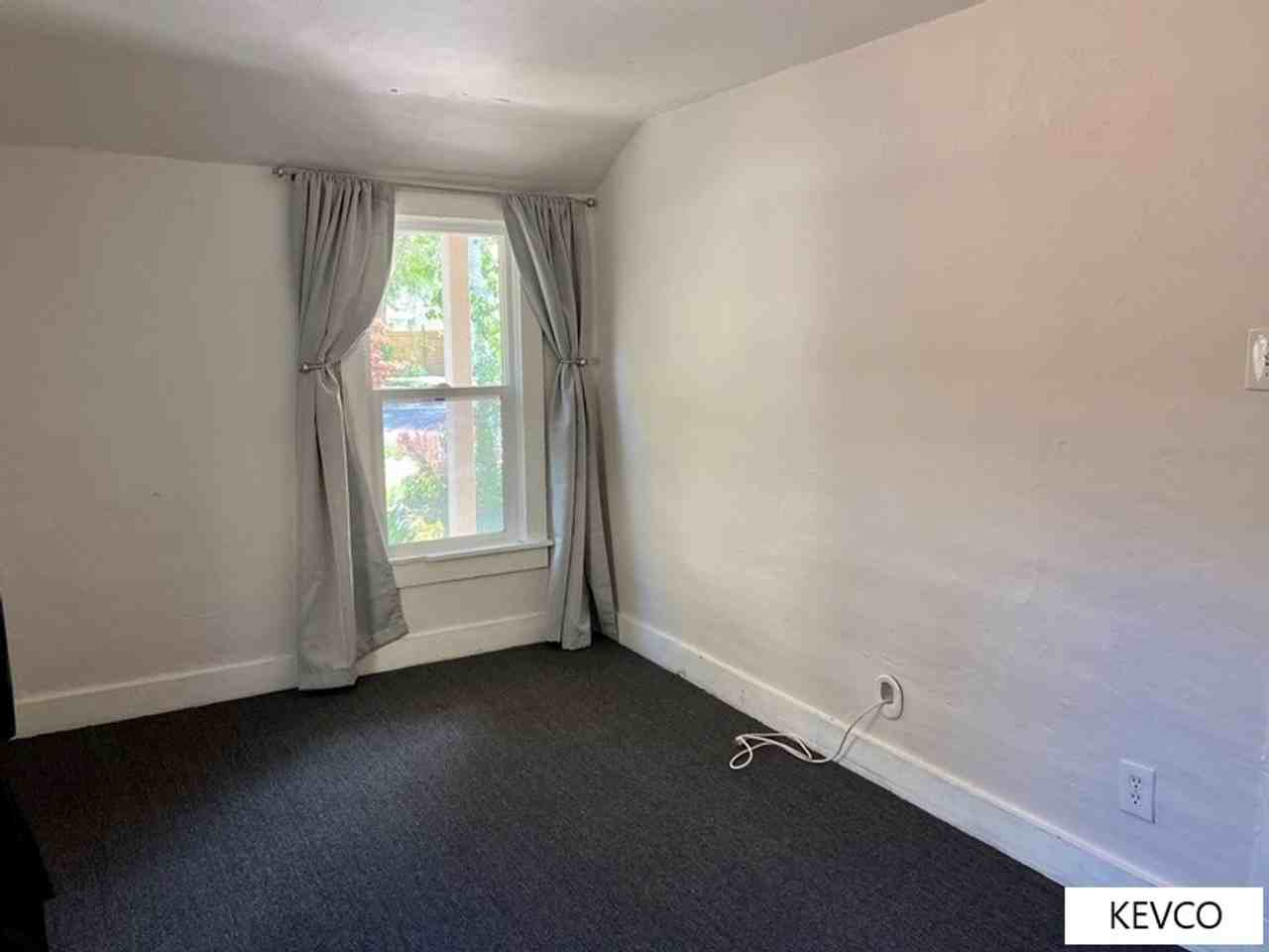 307 N Loomis Ave - Photo 6 of 24