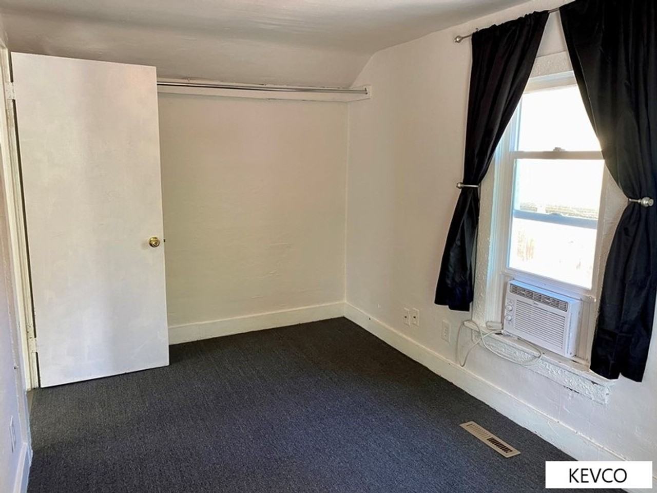 307 N Loomis Ave - Photo 7 of 24