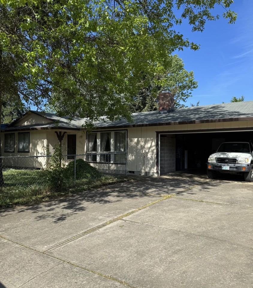 223 Donald Ter - Photo 2 of 10