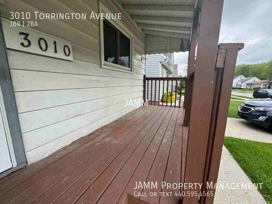 3010 Torrington Ave - Photo 2 of 28