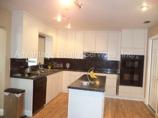 5905 Tampa Shores Blvd - Photo 3 of 15