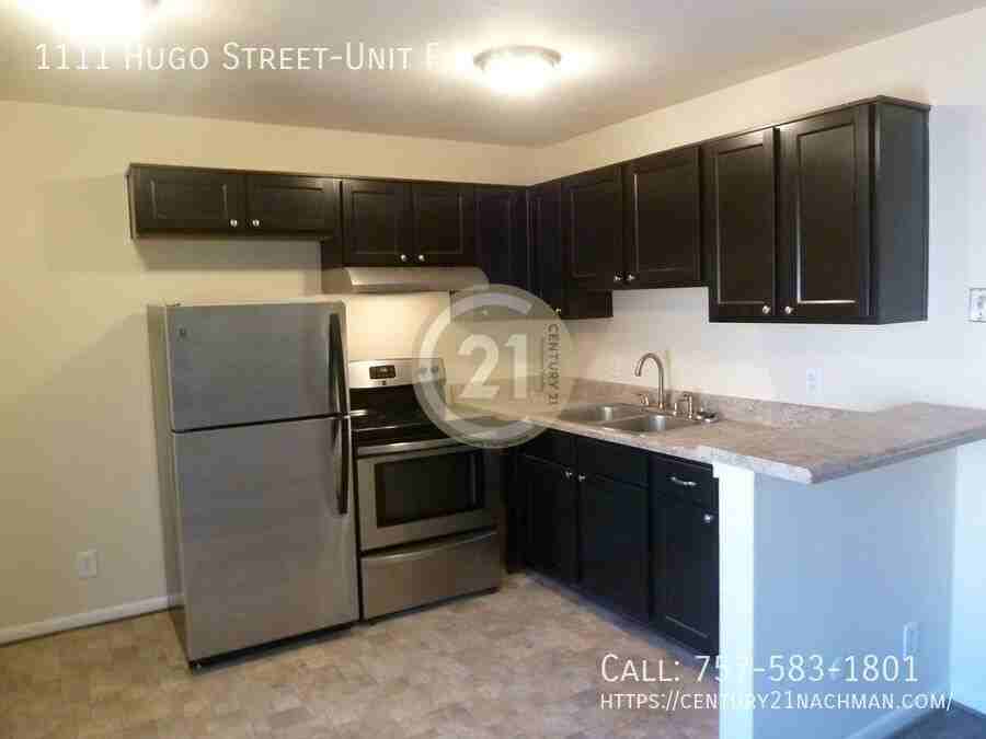 1111 Hugo Street-Unit F - Photo 3 of 9