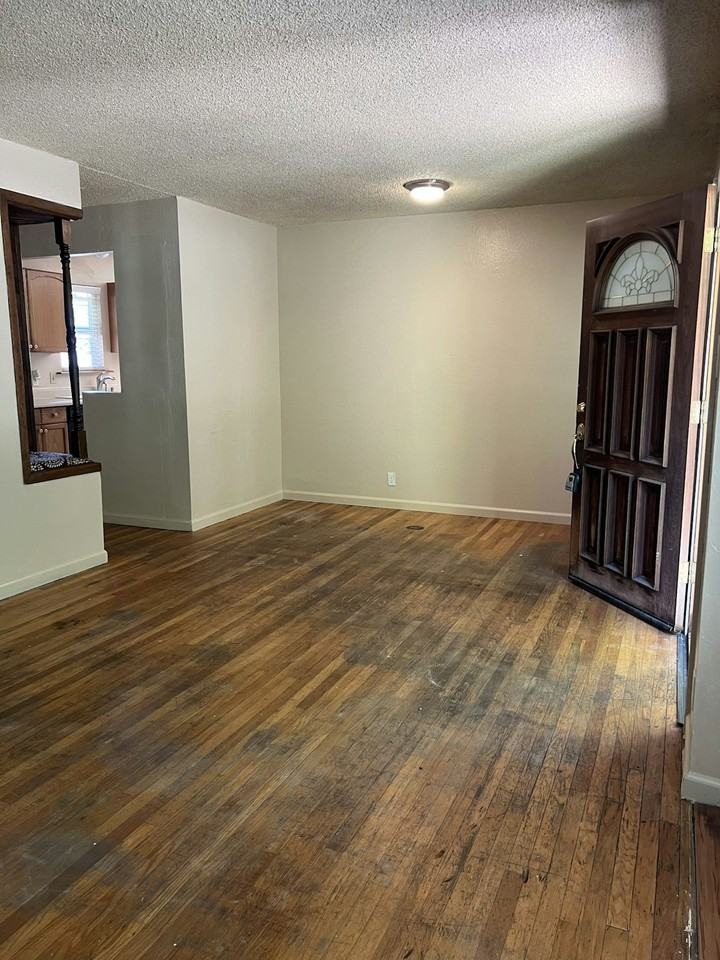 6710 21st St - Photo 3 of 11