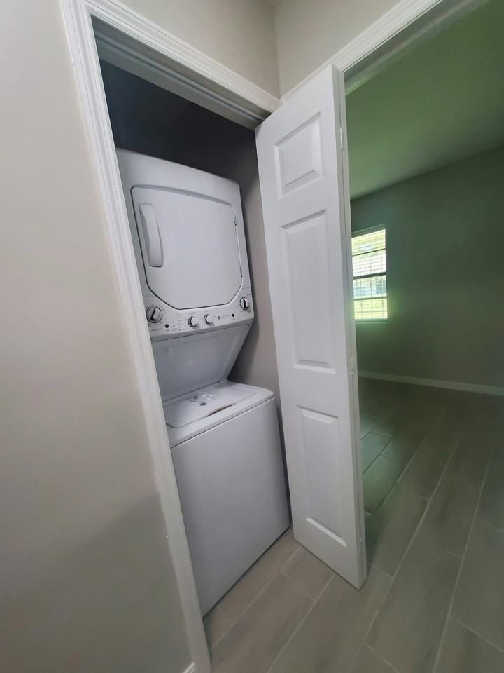 3300 South 7th Street, Unit B - Photo 6 of 28