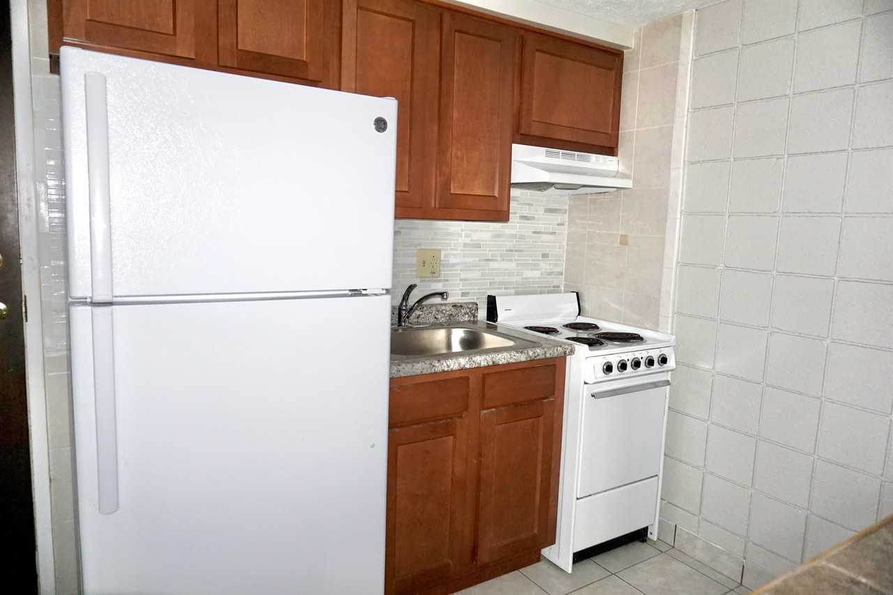 FOUNTAIN SQUARE APARTMENTS - Photo 2 of 7