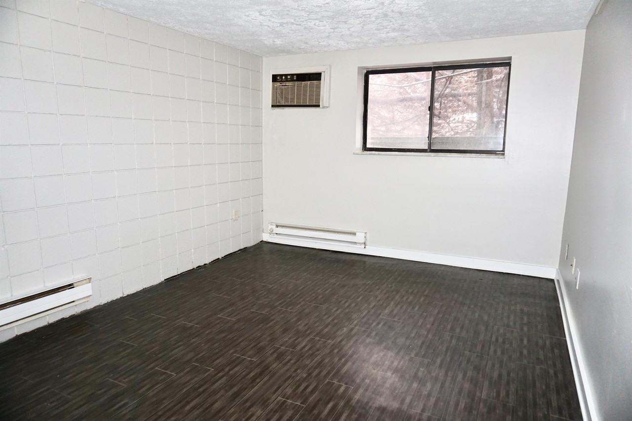 FOUNTAIN SQUARE APARTMENTS - Photo 5 of 7