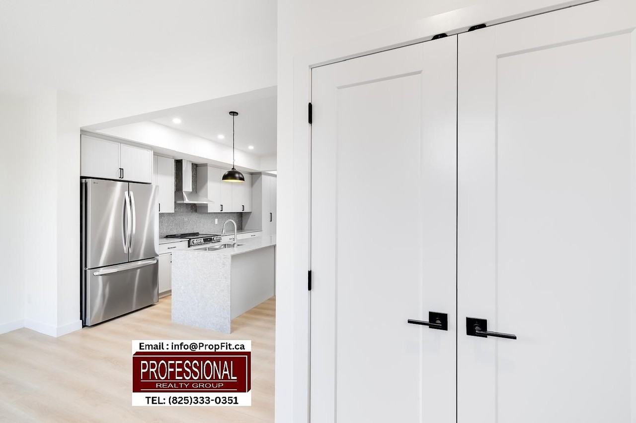 15813 98 Ave Nw Main Fl - Photo 2 of 10