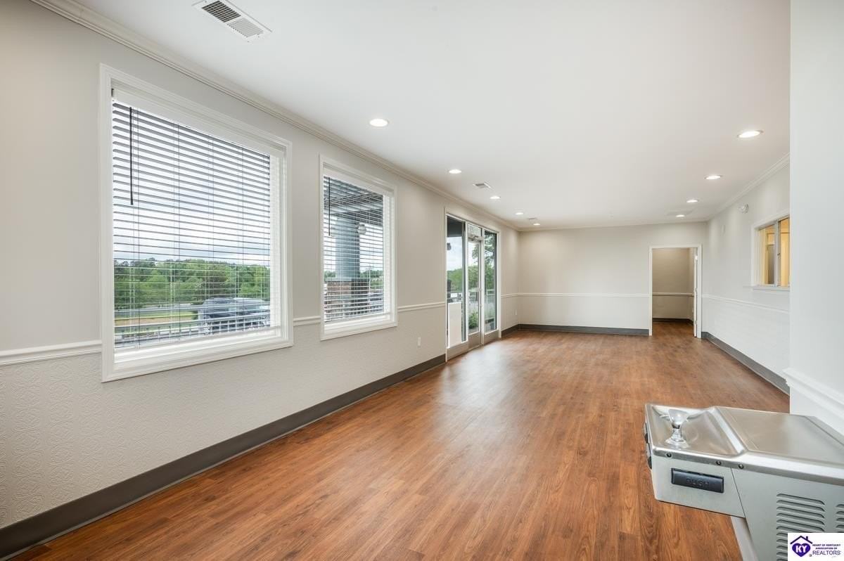 551 Westport Rd #D - Photo 3 of 37