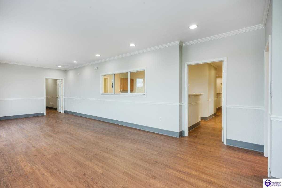 551 Westport Rd #D - Photo 4 of 37