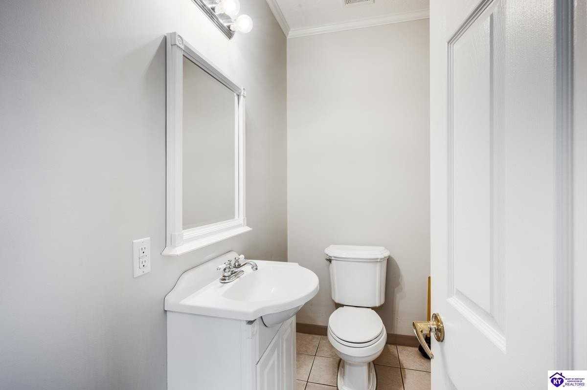 551 Westport Rd #D - Photo 5 of 37