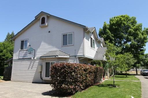 1951 SE 6th St - Photo 3 of 8