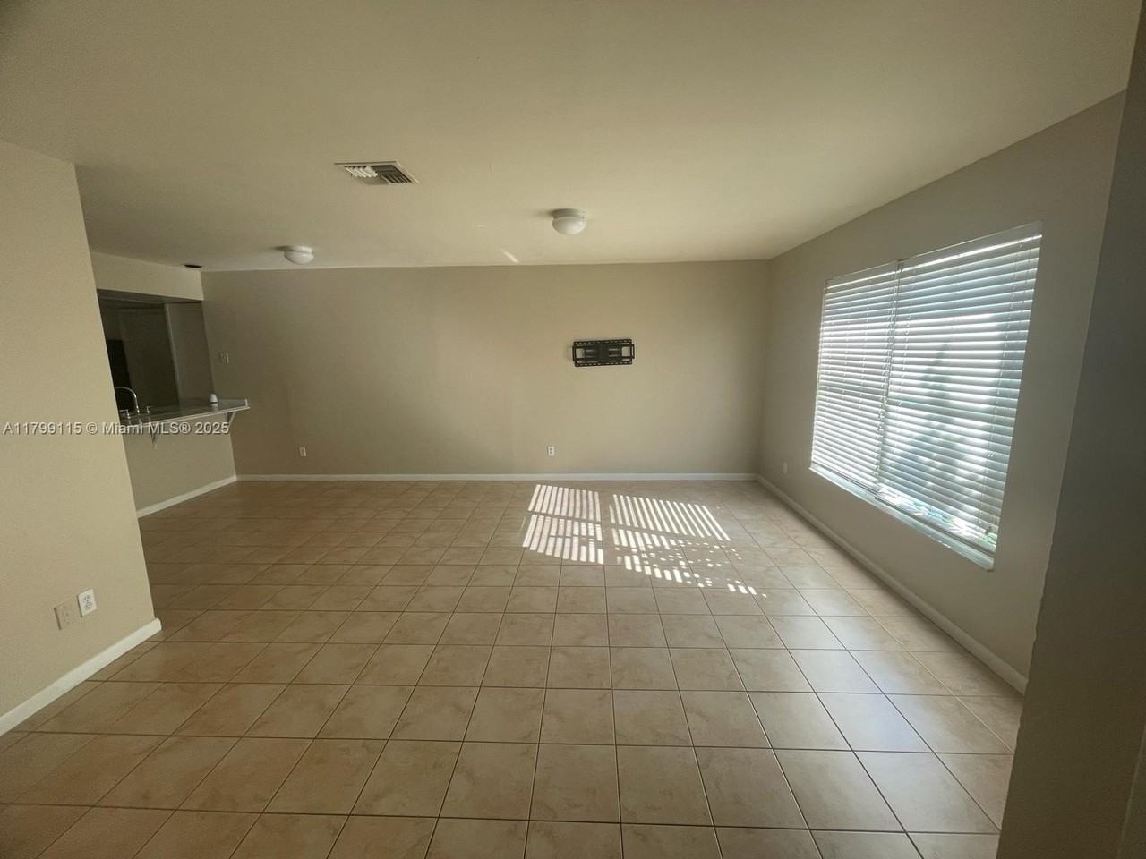 1104 Se 24th Ave #1104 - Photo 2 of 12