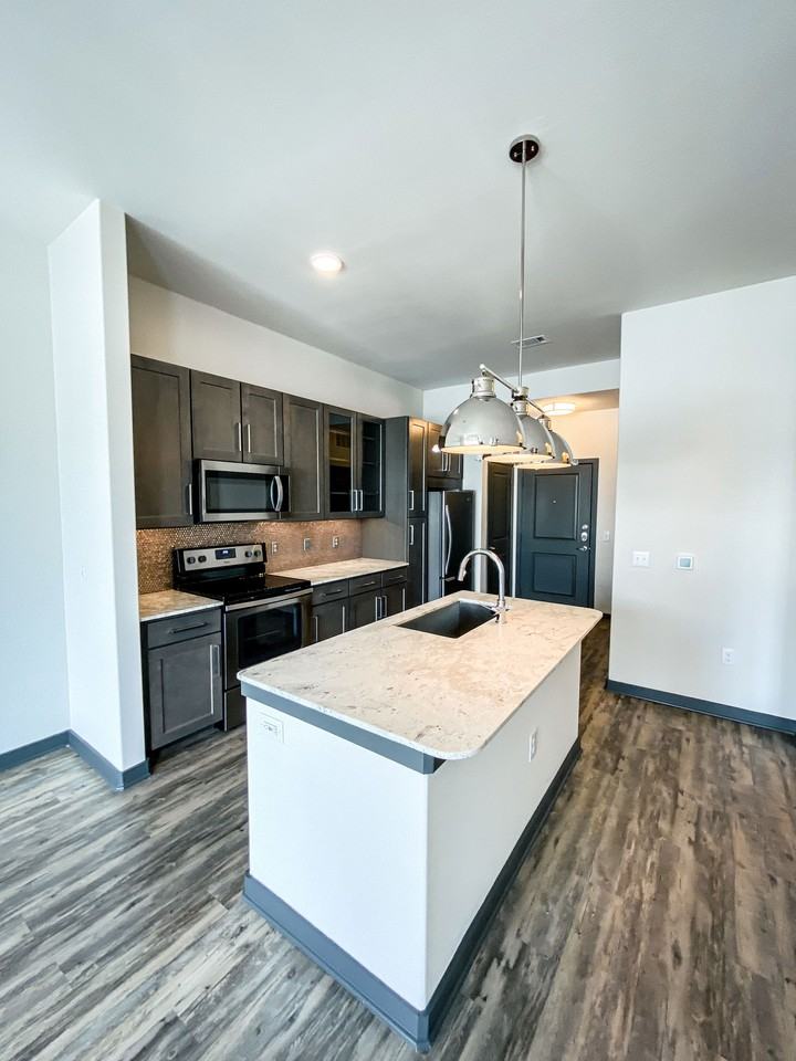 3021 Crockett St #816 - Photo 3 of 8