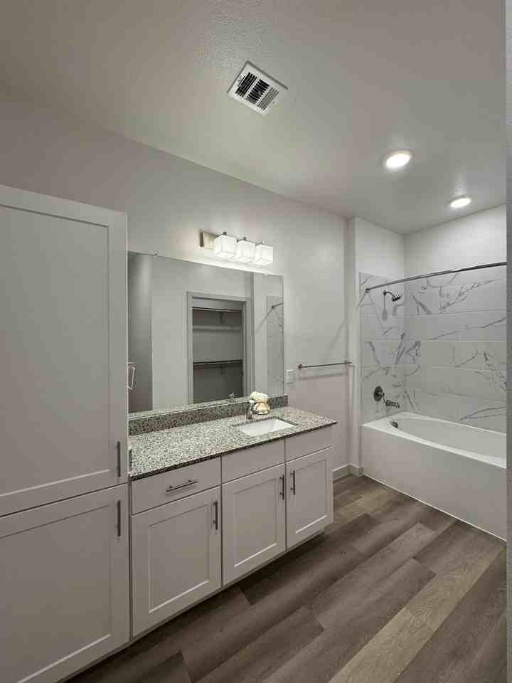 1300 Southeast Pkwy #817 - Photo 5 of 8