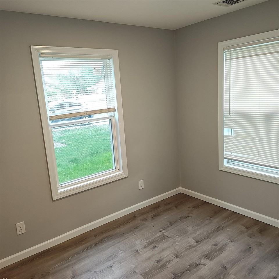 520 Bourdois Ave - Photo 7 of 10