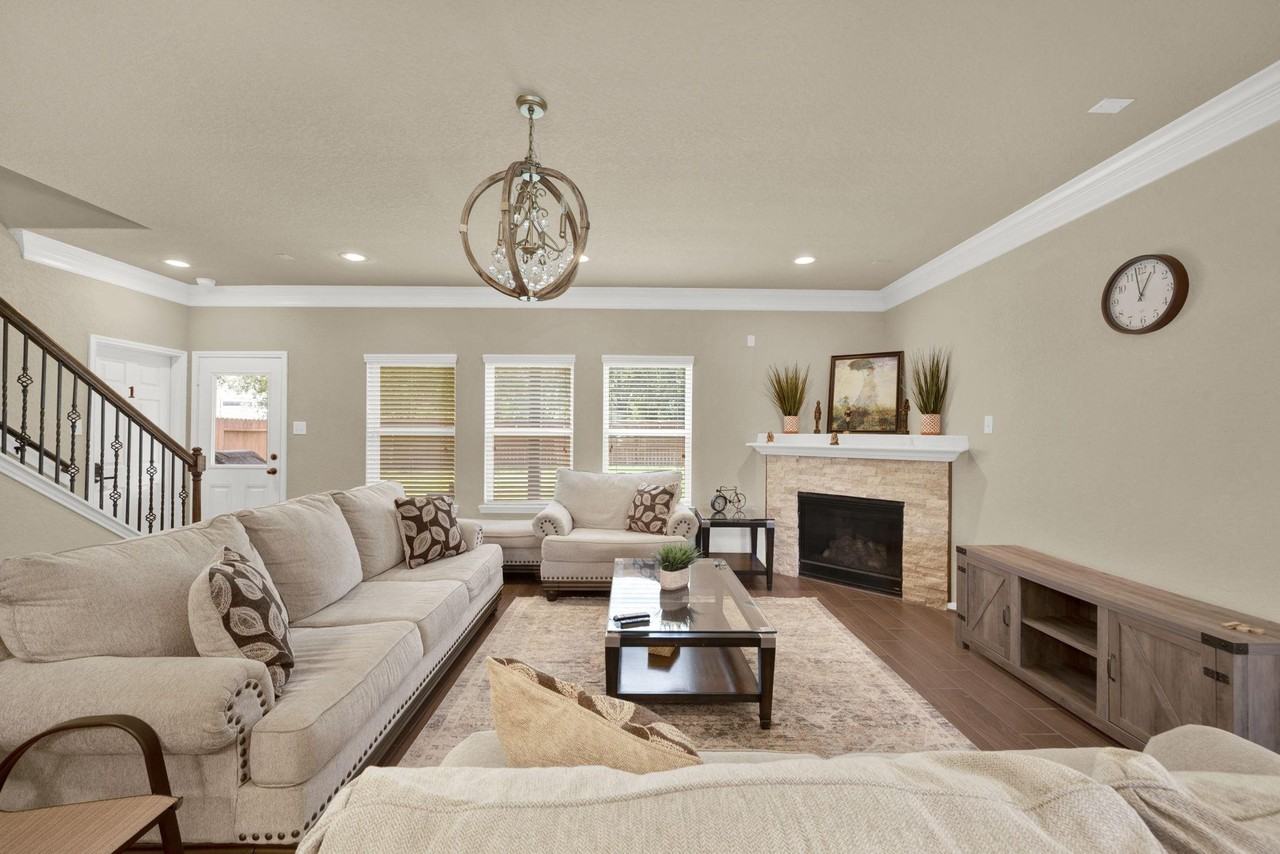 Each Elm Way - Photo 3 of 19