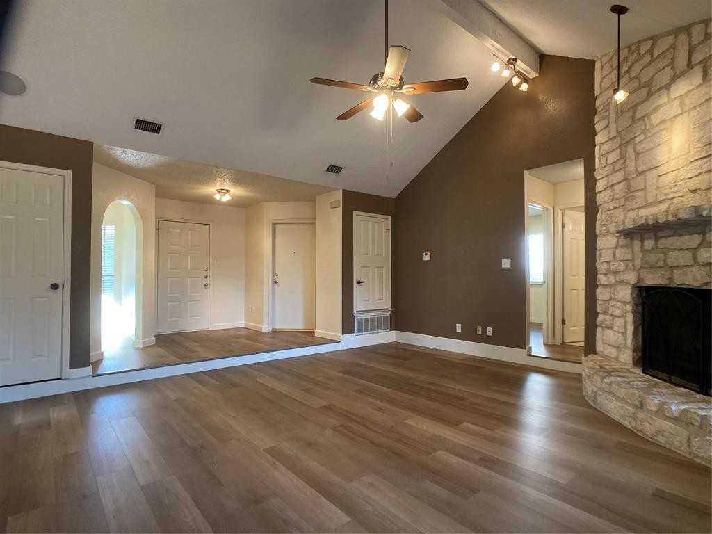 427 Maple Run Cv - Photo 3 of 8